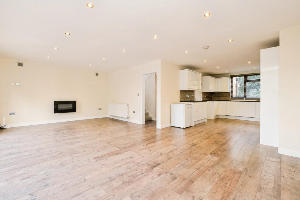 House in Epping Forest, Lambourne End, Lambourne - View 5