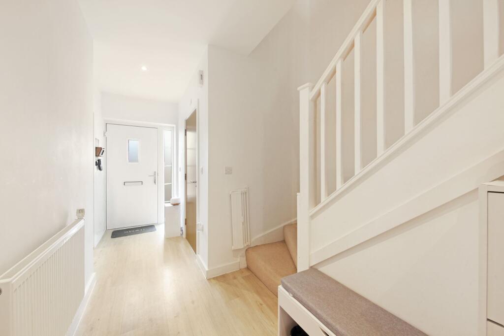 House in Croydon - View 4