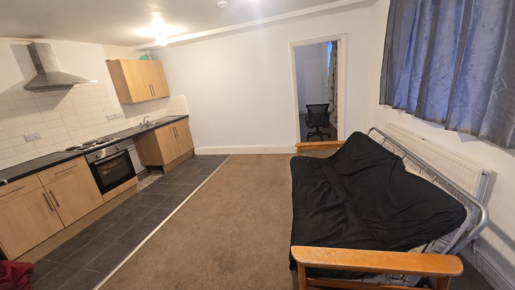 Apartment in Nottingham - View 3
