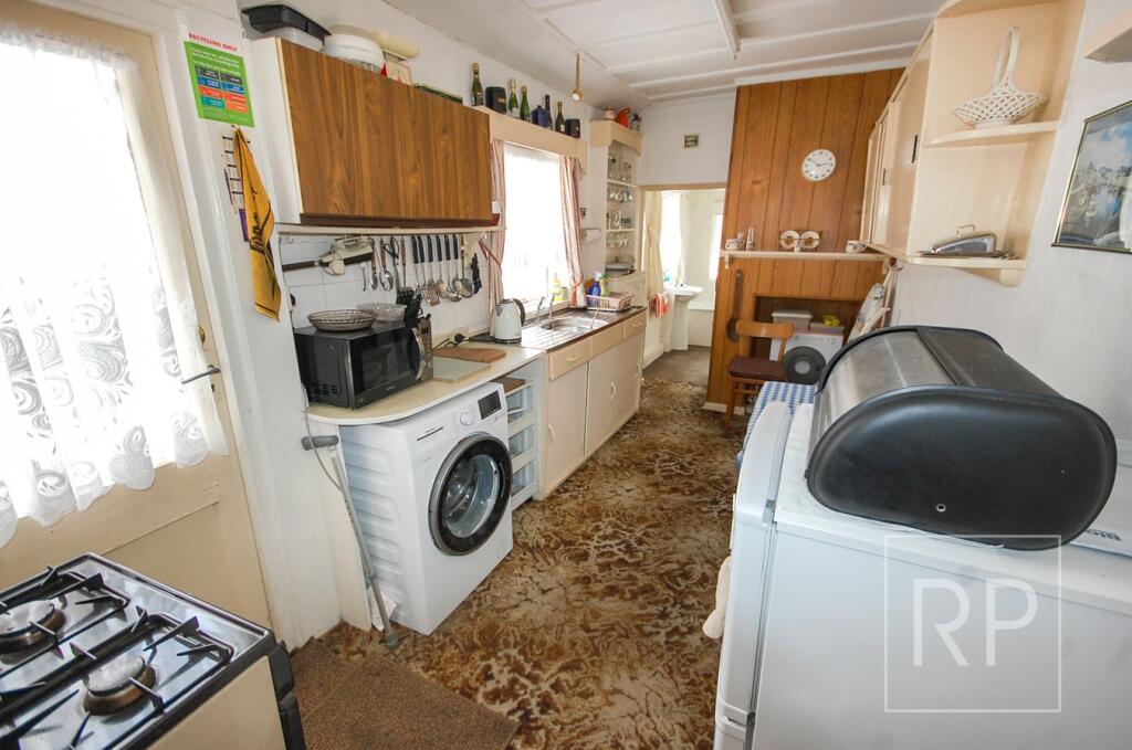 House in Wolverhampton, Goldthorn Hill - More