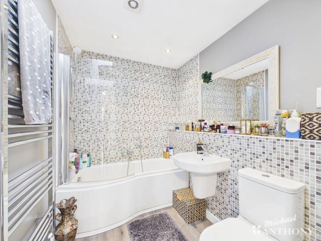 House in Hemel Hempstead - More