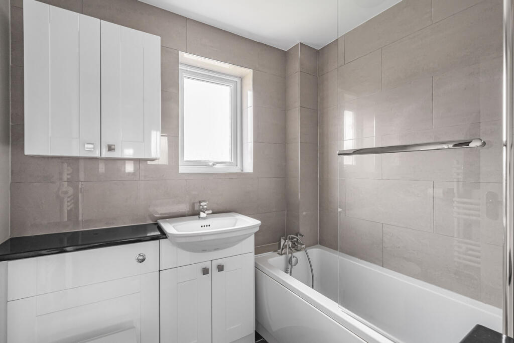 House in Cherwell, Kidlington - More