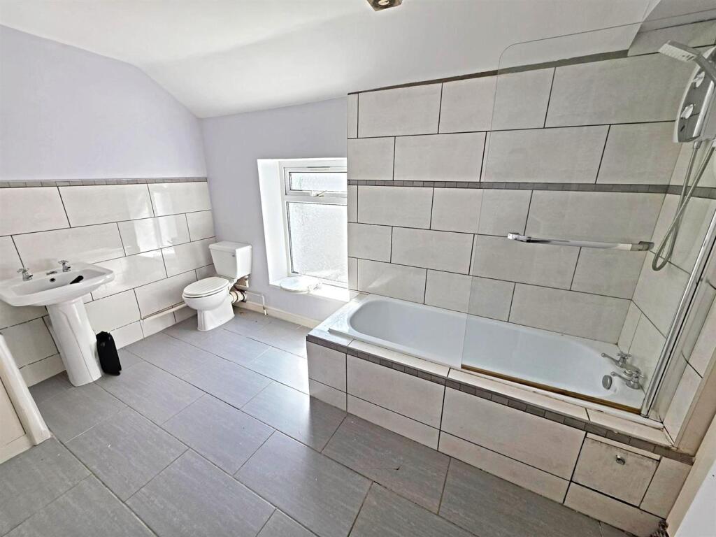 House in Pontypridd, Rhondda Cynon Taf - View 4