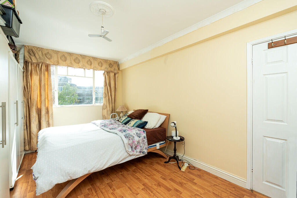 Apartment in London - More