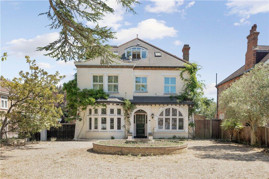 Main image of property: The Avenue, Worcester Park, KT4