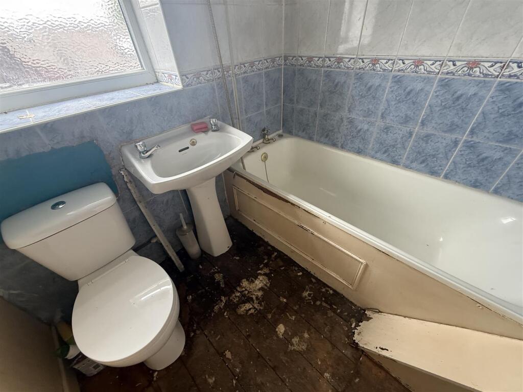 Swinton Street, Roundthorn, Oldham photo 4