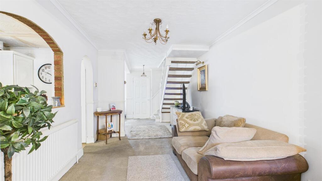 Grovedale Close, Cheshunt photo 4
