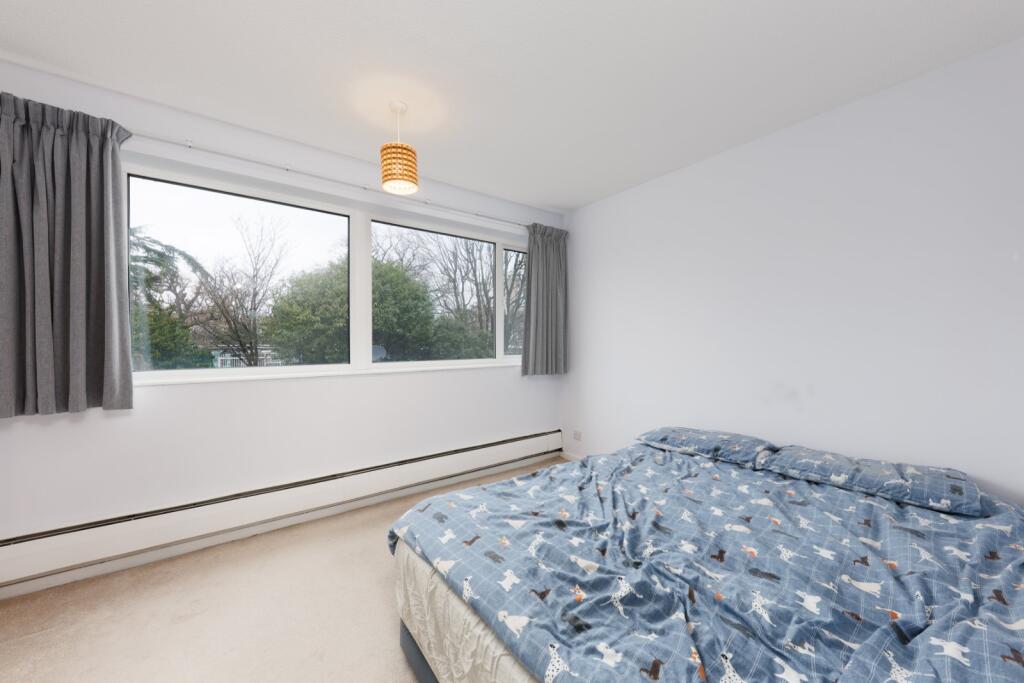 Galgate Close, 
Wimbledon Common, SW19 - View 4