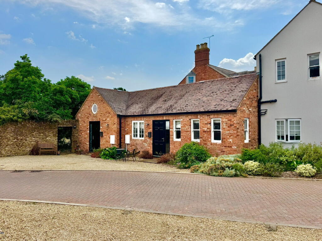 Main image of property: Meadow Drive,Middleton Cheney,OX17 2PT