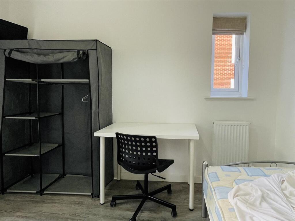 6 bedroom town house for rent