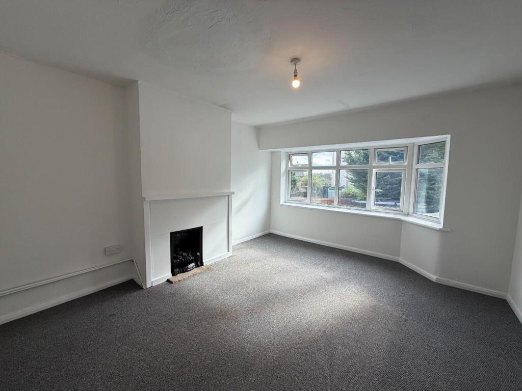 Apartment in Hardingstone, West Northamptonshire - View 3