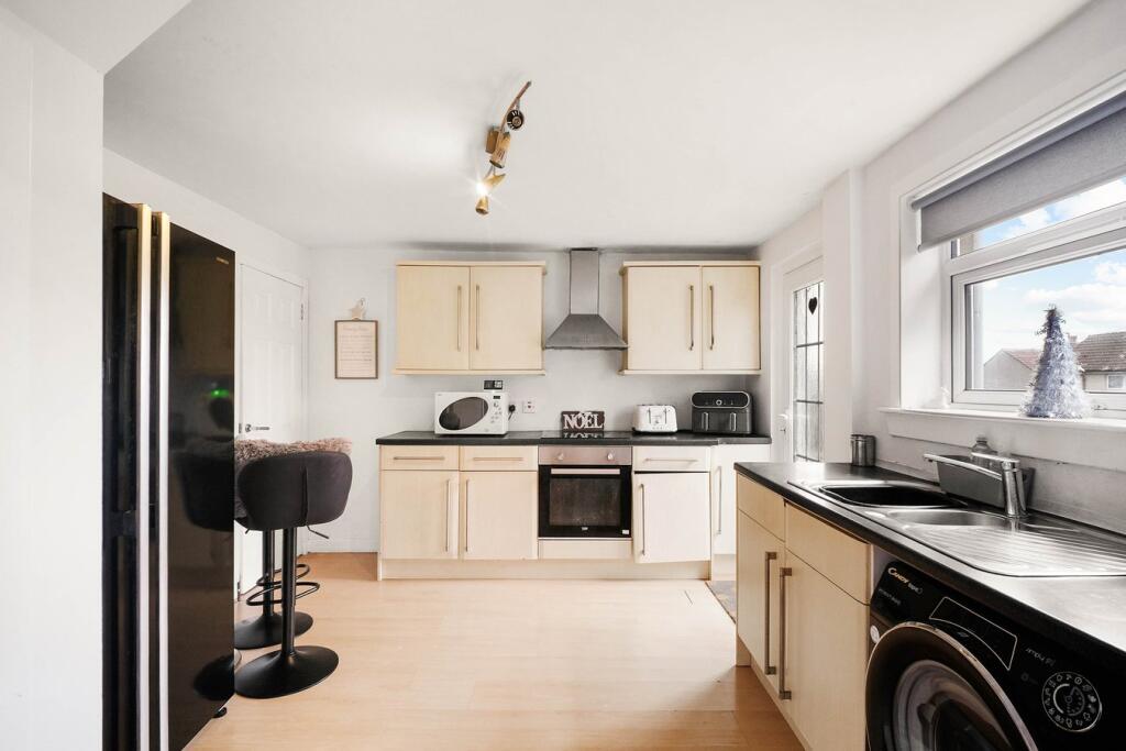47, Redstone Avenue, Kilwinning, KA13 photo 3