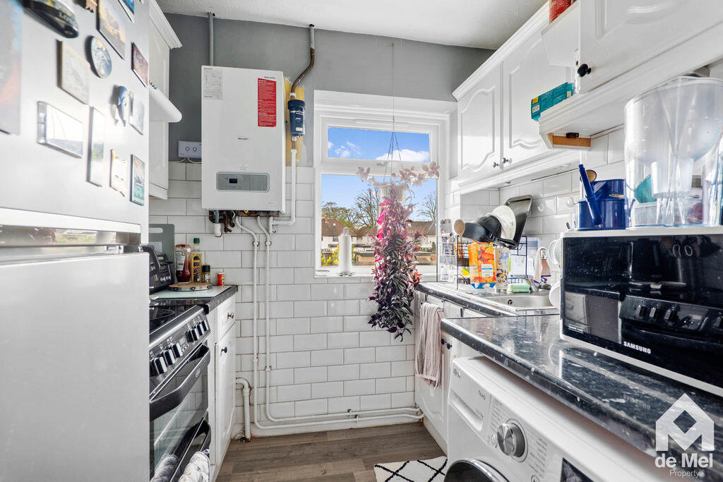 Apartment in Cheltenham, Kingsditch, Hesters Way - View 3