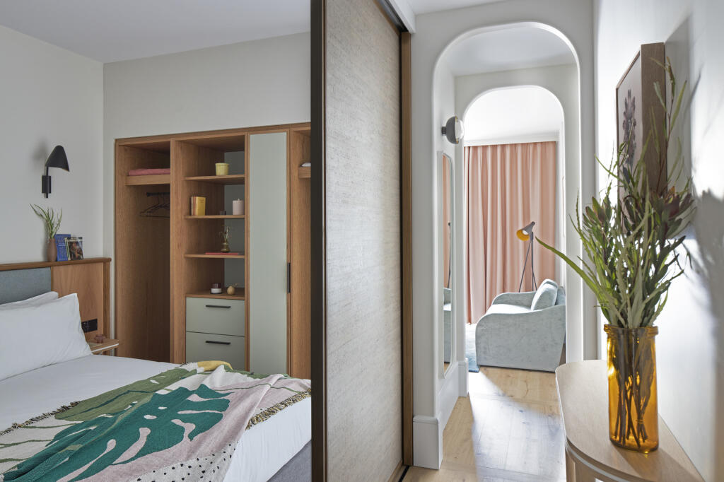 Main image of property: Fully Furnished Luxury - 1 Bed - Min 3 Months Contract 