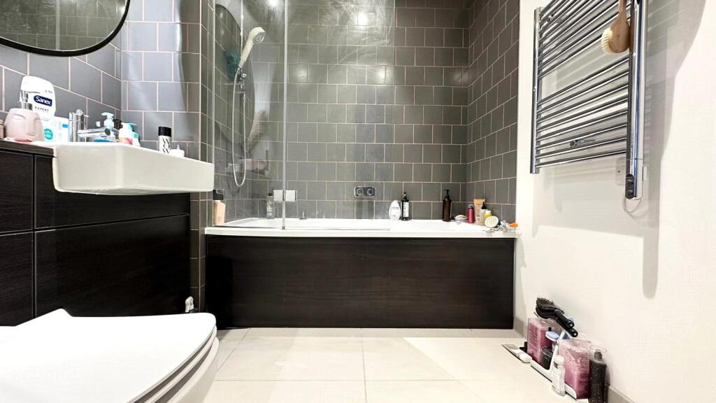 Apartment in London - View 5