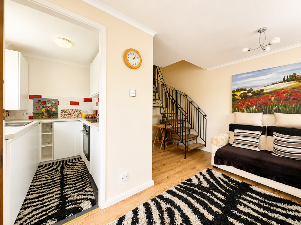 Stevens Close, Hampton, TW12 - View 2