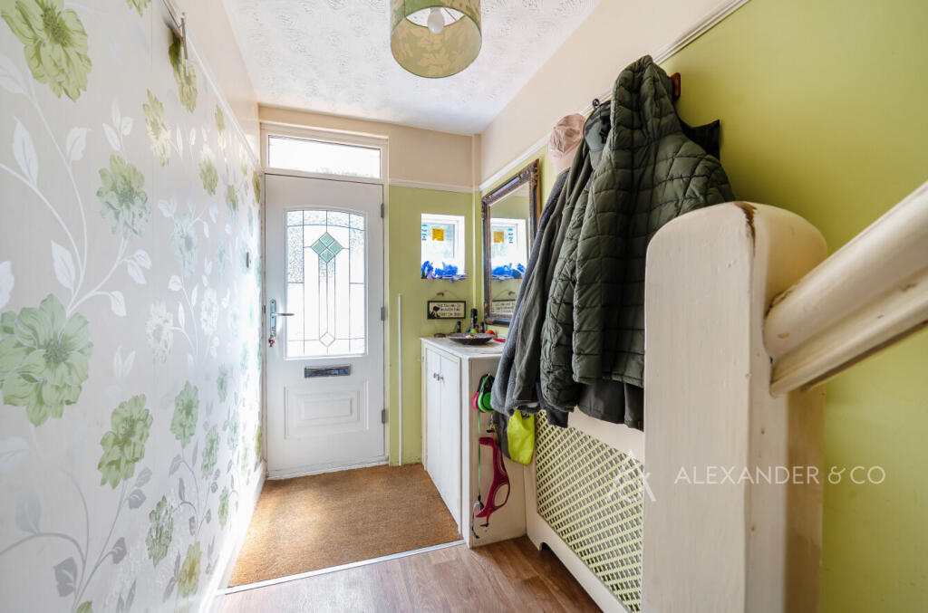 Englands Lane, Dunstable, Bedfordshire - View 6