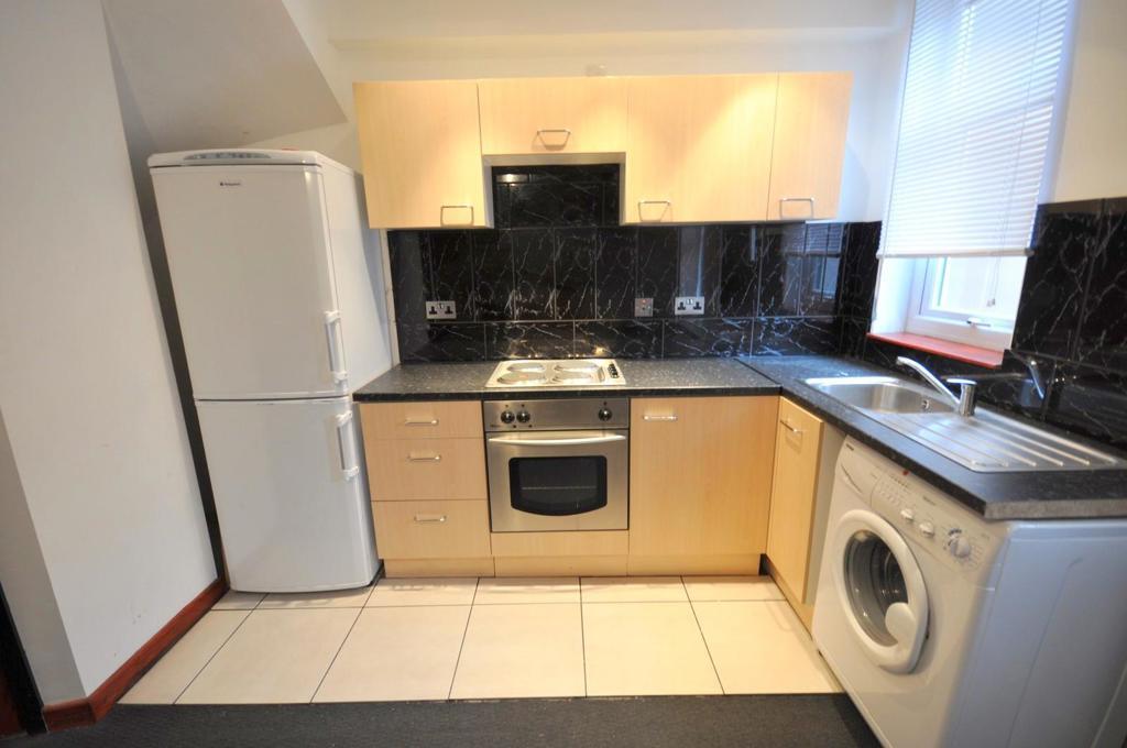 Main image of property: Welton Mount, Hyde Park, Leeds, LS6 1ET