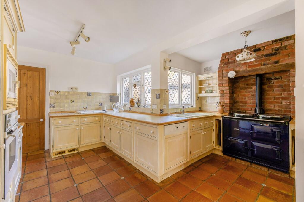 House in East Hertfordshire, Tewin - More
