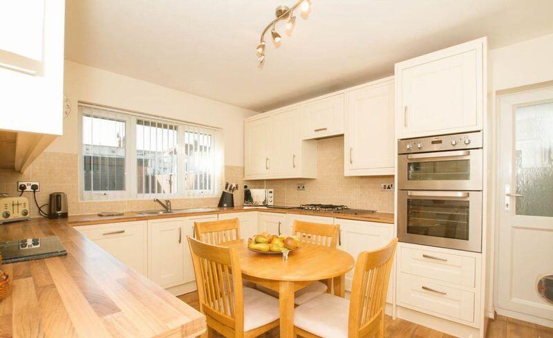 Bungalow to the rear of 176 Beechwood Road - View 5