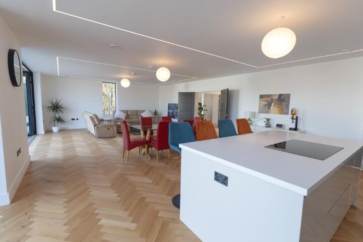 174 Crooked Mile, Waltham Abbey, Essex EN9 2ES photo 3
