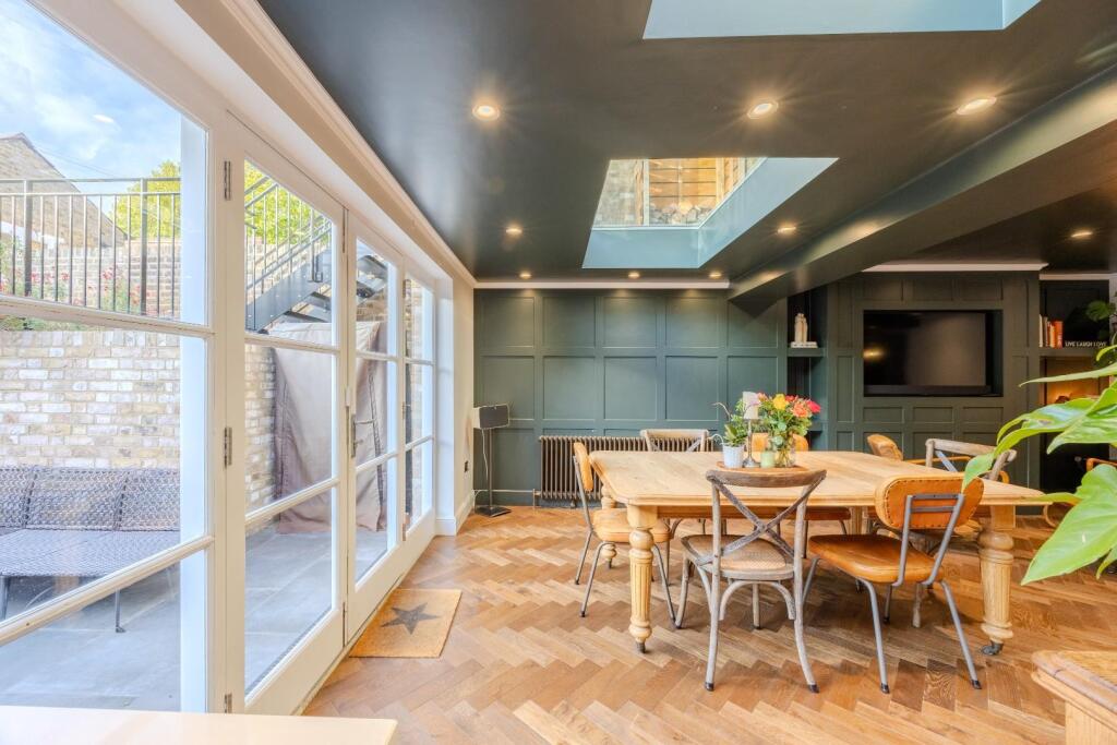 10, Prittlewell Square, Southend-On-Sea photo 4