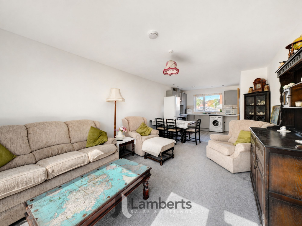 Allendale Court, Studley, B80 photo 4