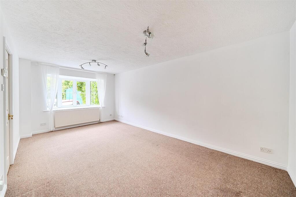 Apartment in Three Rivers, Batchworth - View 2
