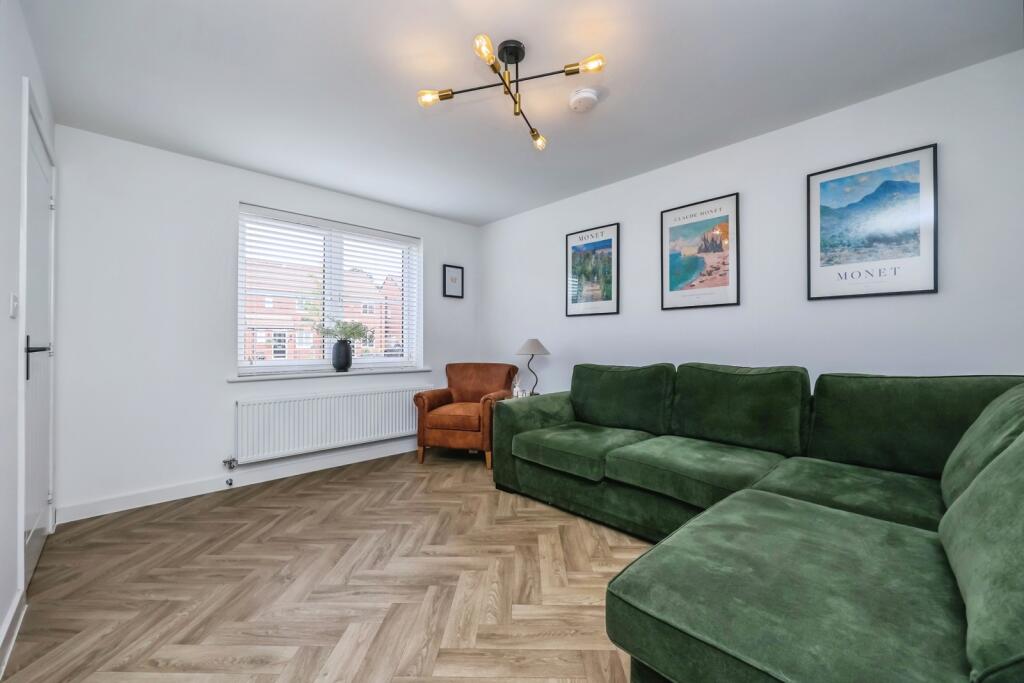 House in Ashfield, Hucknall - More