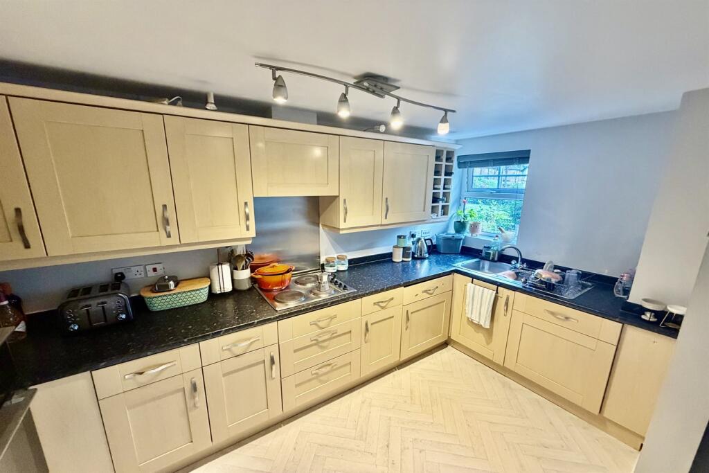 Apartment in Trafford, Greater Manchester - View 4