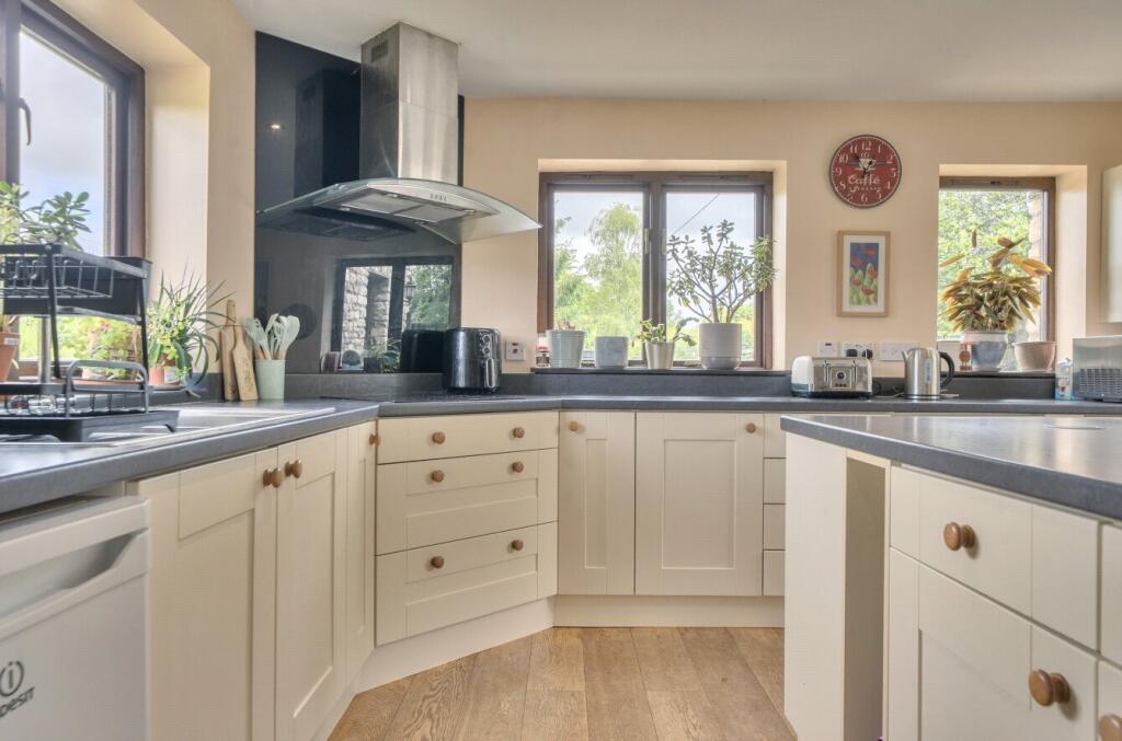 Feltham Road, Pucklechurch, Bristol, BS16 - View 5