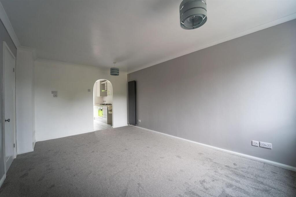Apartment in Solihull, West Midlands - View 4