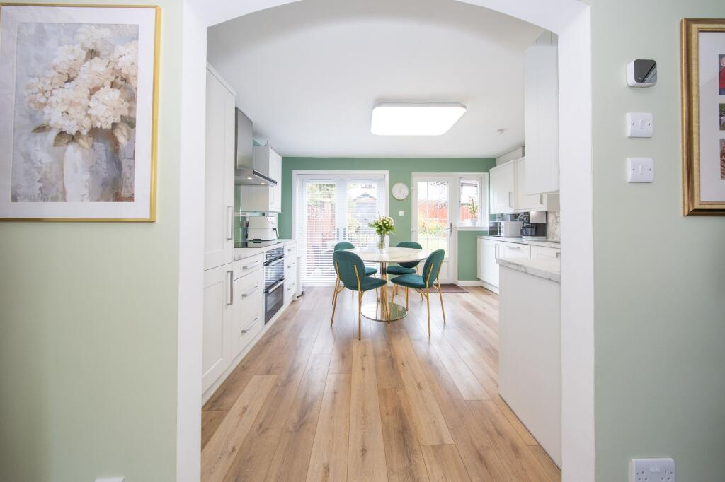 House in Mid Calder, Craigshill - View 6