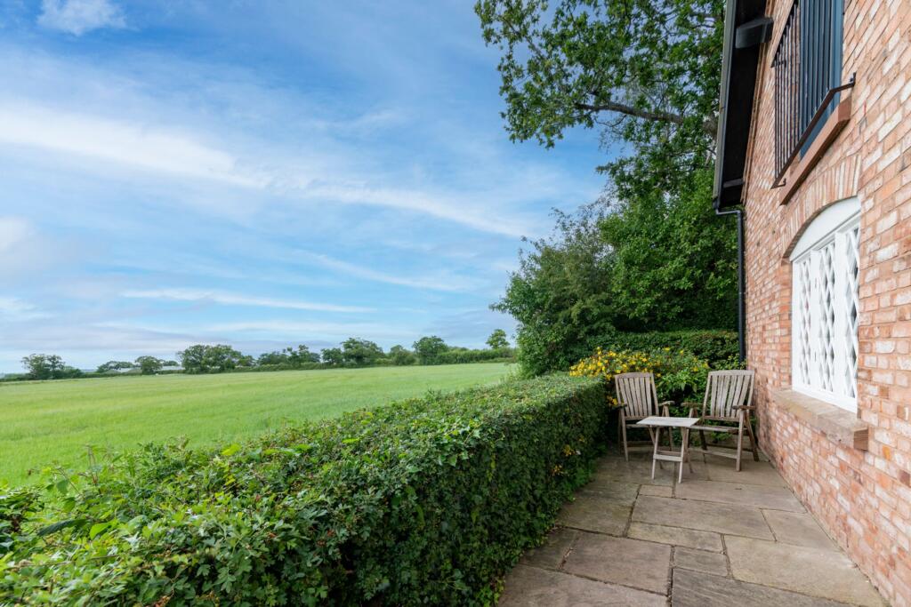 Wrexham Road, Pulford, CH4 - View 4
