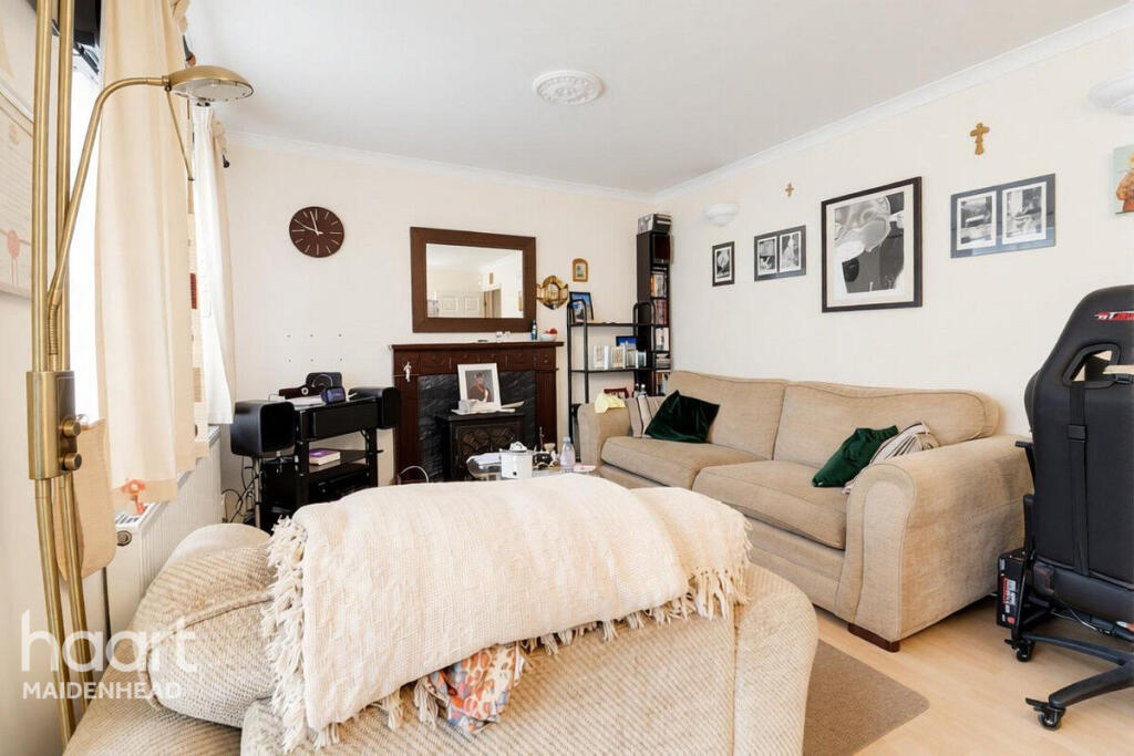 House in Slough - View 2