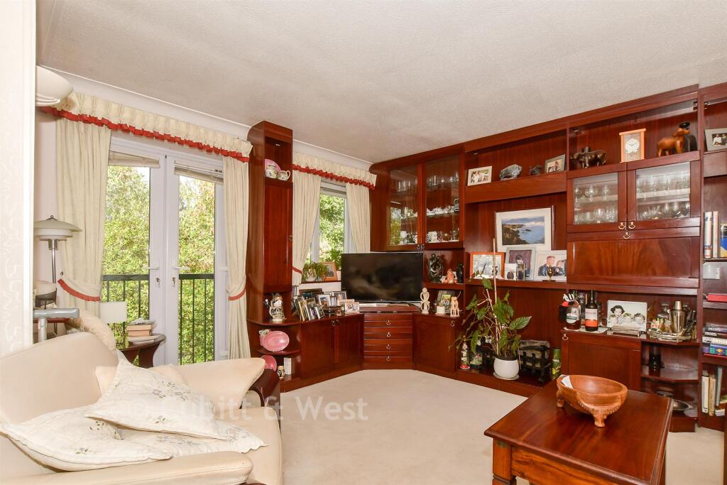 Apartment in Tonbridge - More