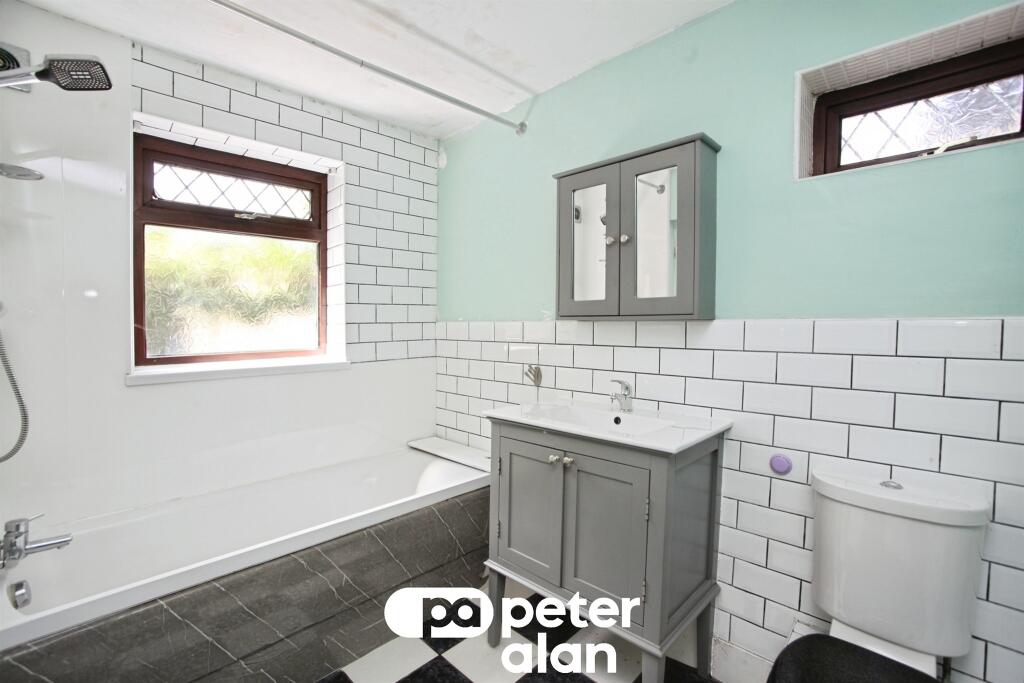 House in Pontllanfraith, Caerphilly - More