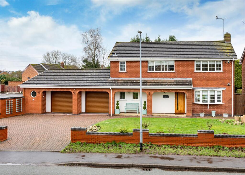 Main image of property: Grange Cottage, 64 Brewood Road, Coven, Wolverhampton, WV9 5DL