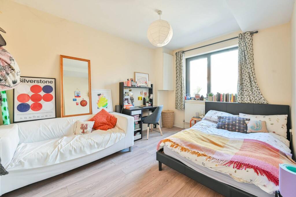 Main image of property: Queens Road, Peckham, London, SE15