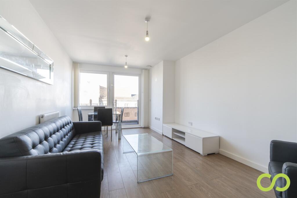 Apartment in Slough - View 4