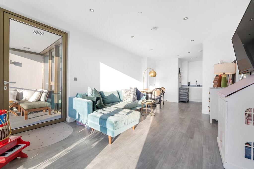 Main image of property: Stockwell Road, SW9