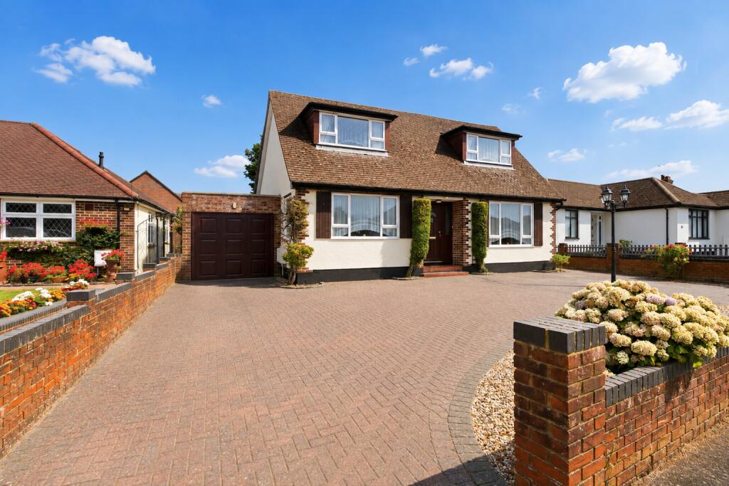 Main image of property: Hawthorn Crescent, Caddington, Luton, Bedfordshire, LU1