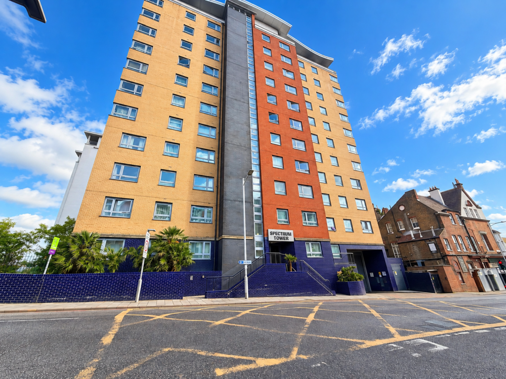 2-bed flat on Spectrum Tower, Ilford, Ilford, IG1, £260,000