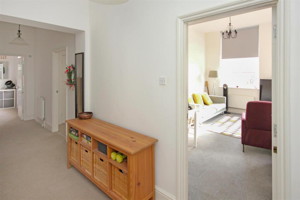 Apartment in Northampton - View 5