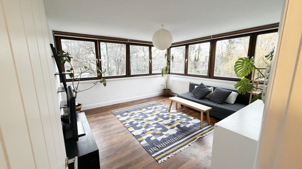 Main image of property: Lincoln Court, Stamford Hill, N16 5DZ
