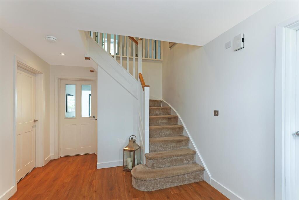 House in Huddersfield, Skelmanthorpe - View 5
