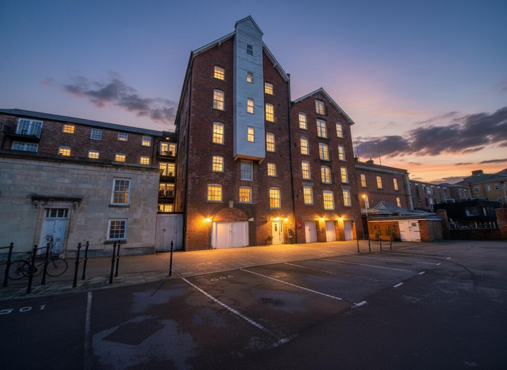 Main image of property: Commercial Road, Gloucester, GL1