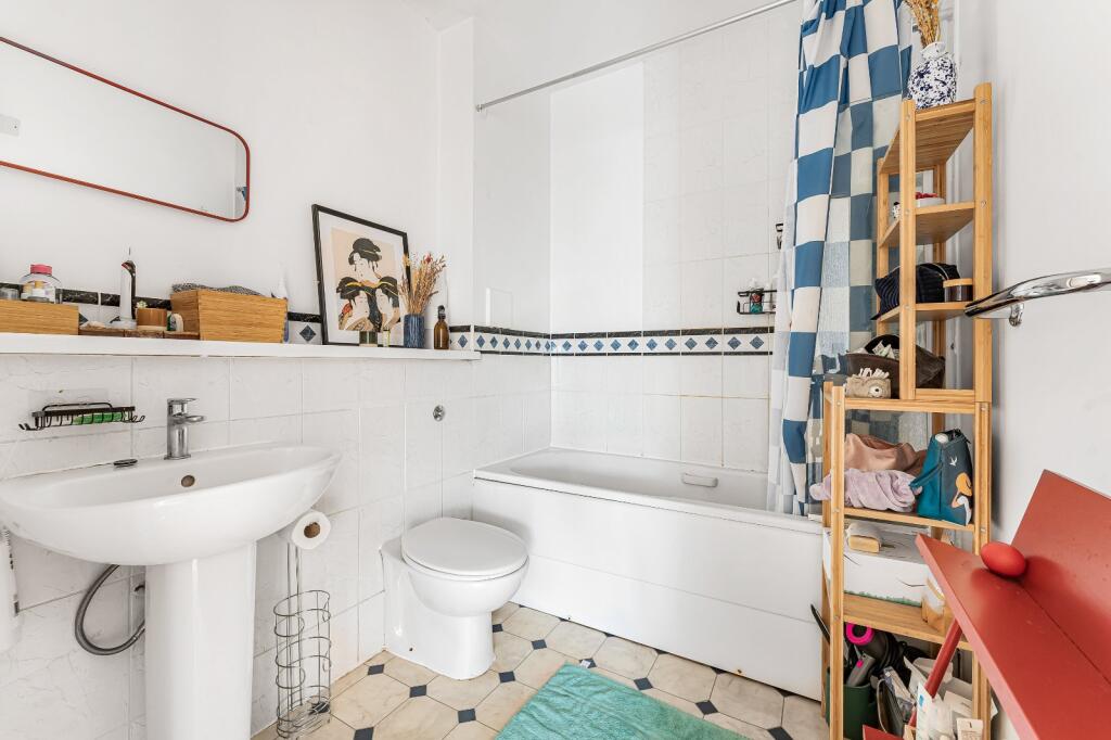 Apartment in London - View 4