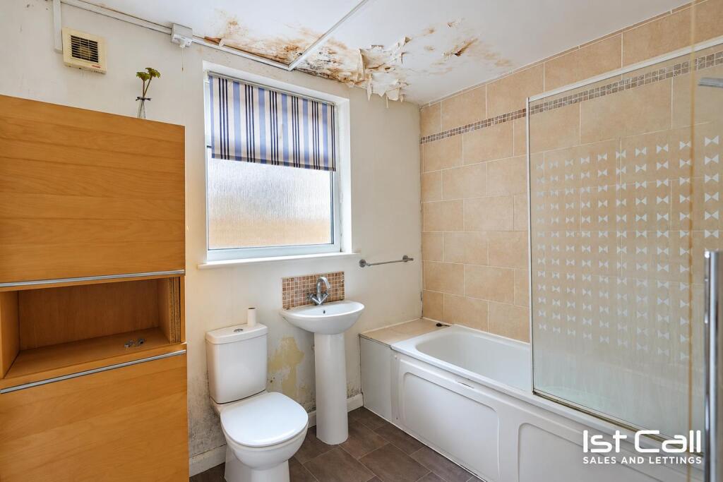Apartment in Southend-on-Sea, Essex - View 4