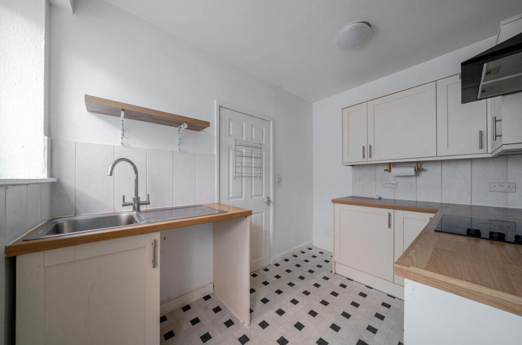 House in Exeter - View 3